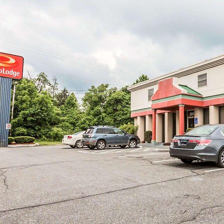 Econo Lodge Stewart International Airport New Windsor Bagian luar foto