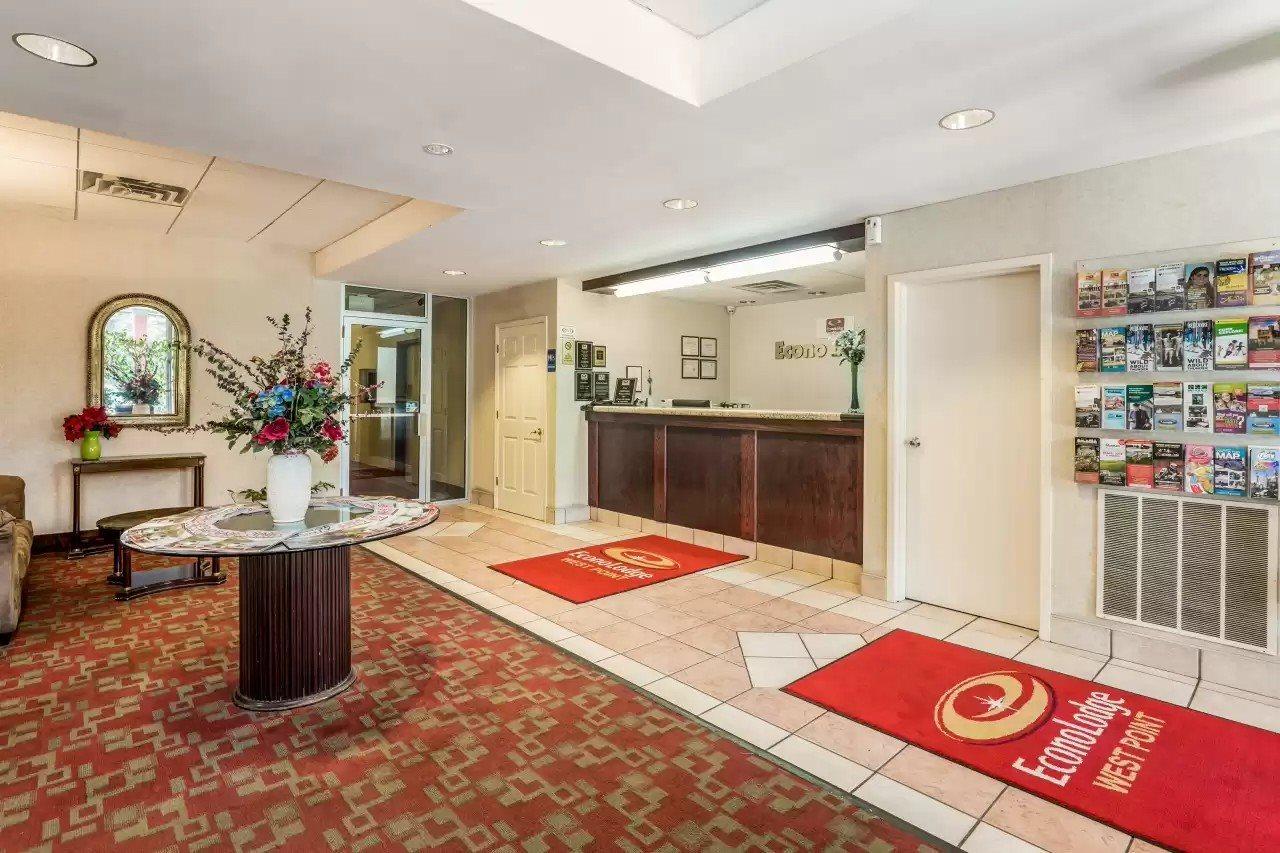 Econo Lodge Stewart International Airport New Windsor Bagian luar foto