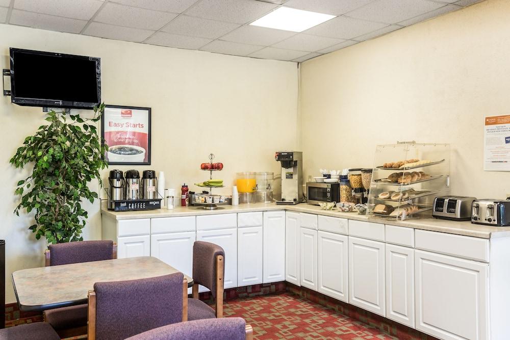 Econo Lodge Stewart International Airport New Windsor Bagian luar foto