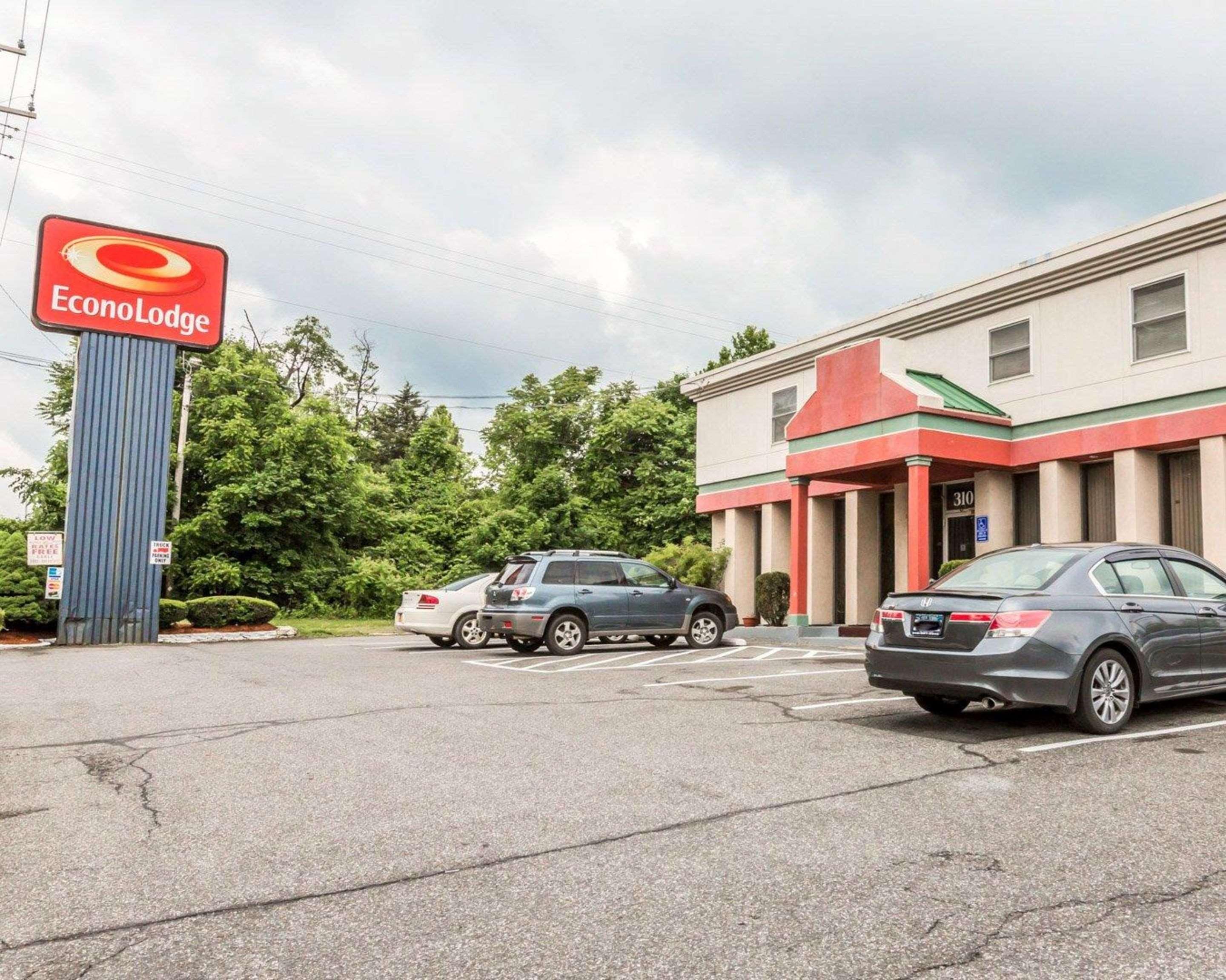 Econo Lodge Stewart International Airport New Windsor Bagian luar foto