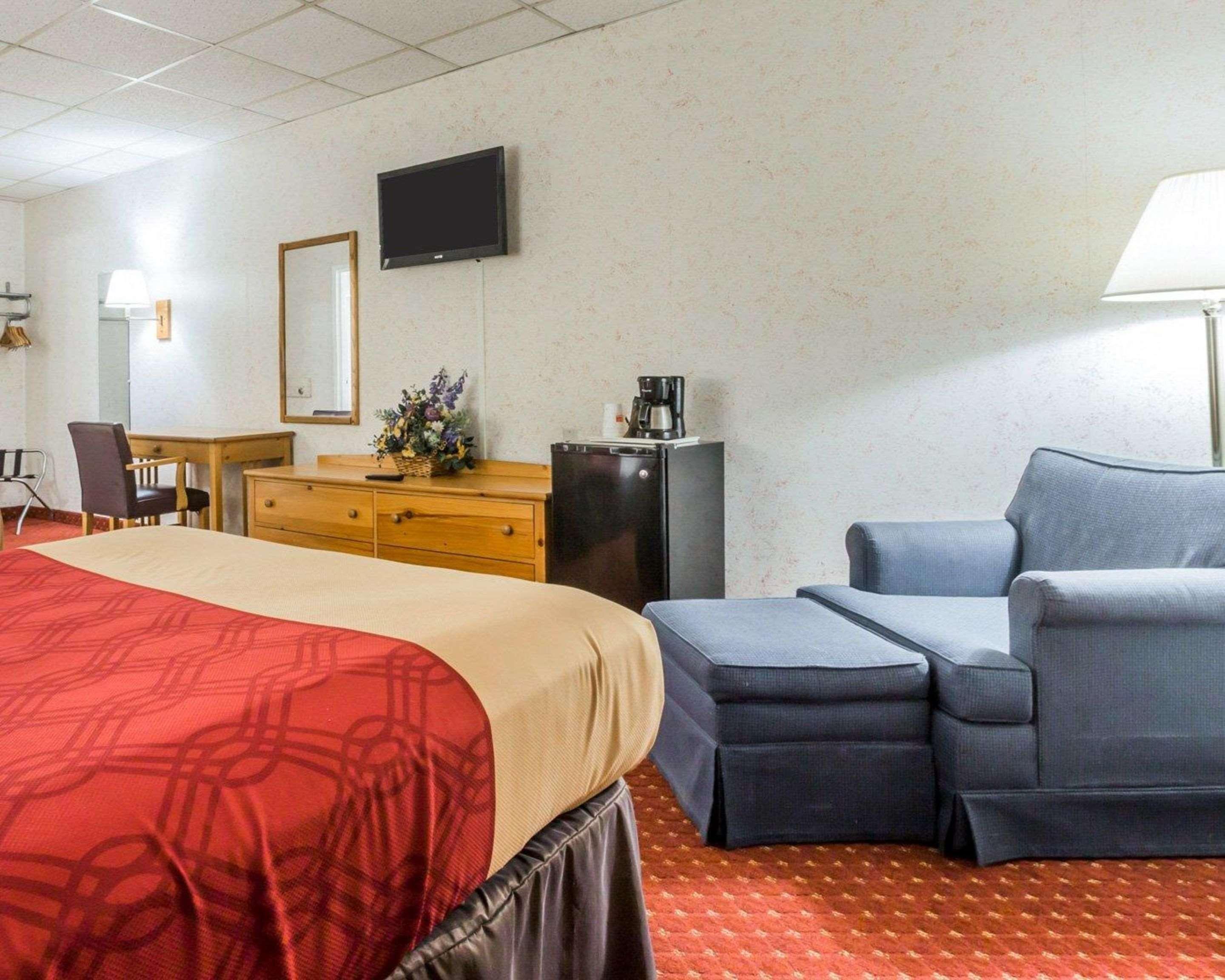 Econo Lodge Stewart International Airport New Windsor Bagian luar foto
