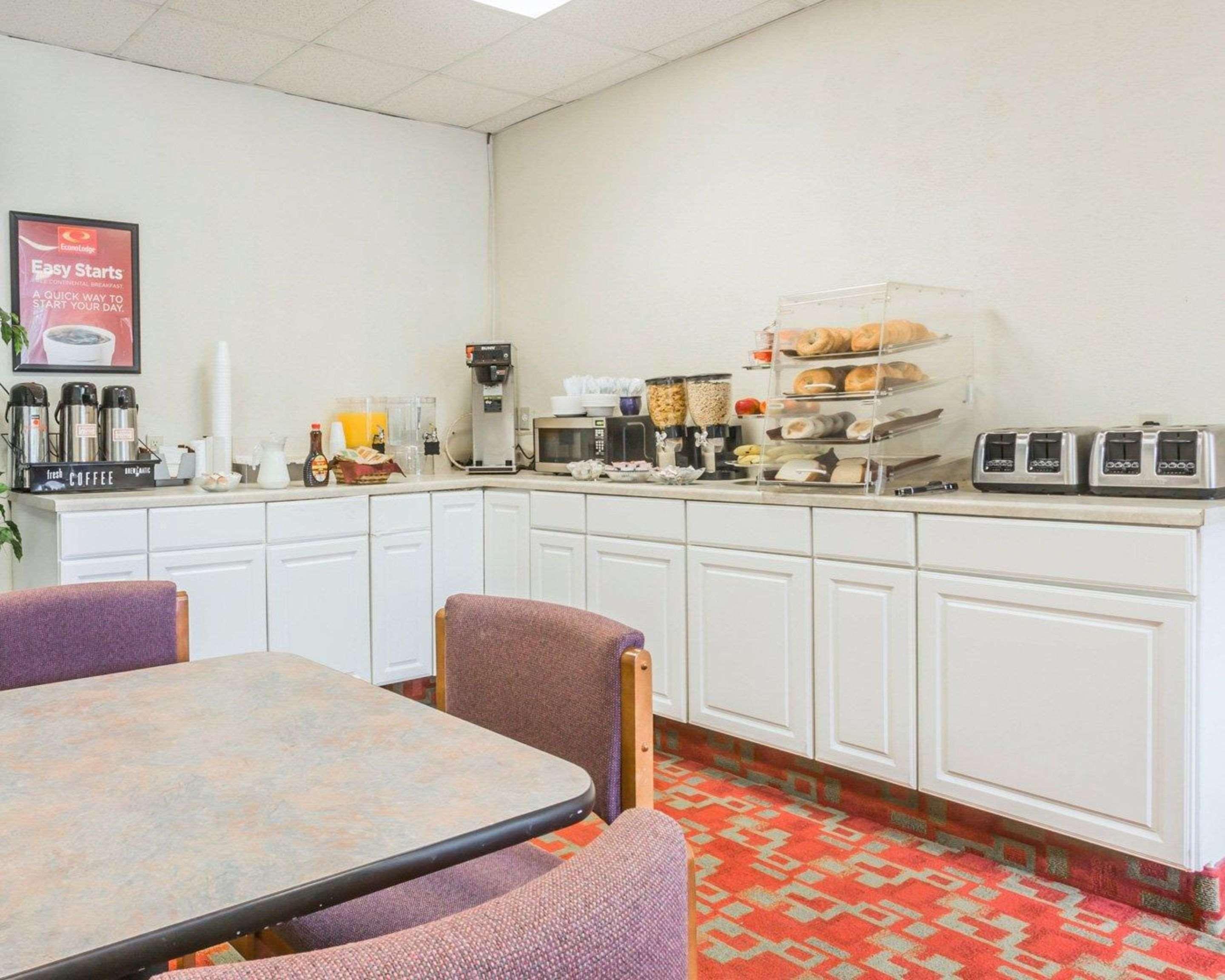 Econo Lodge Stewart International Airport New Windsor Bagian luar foto