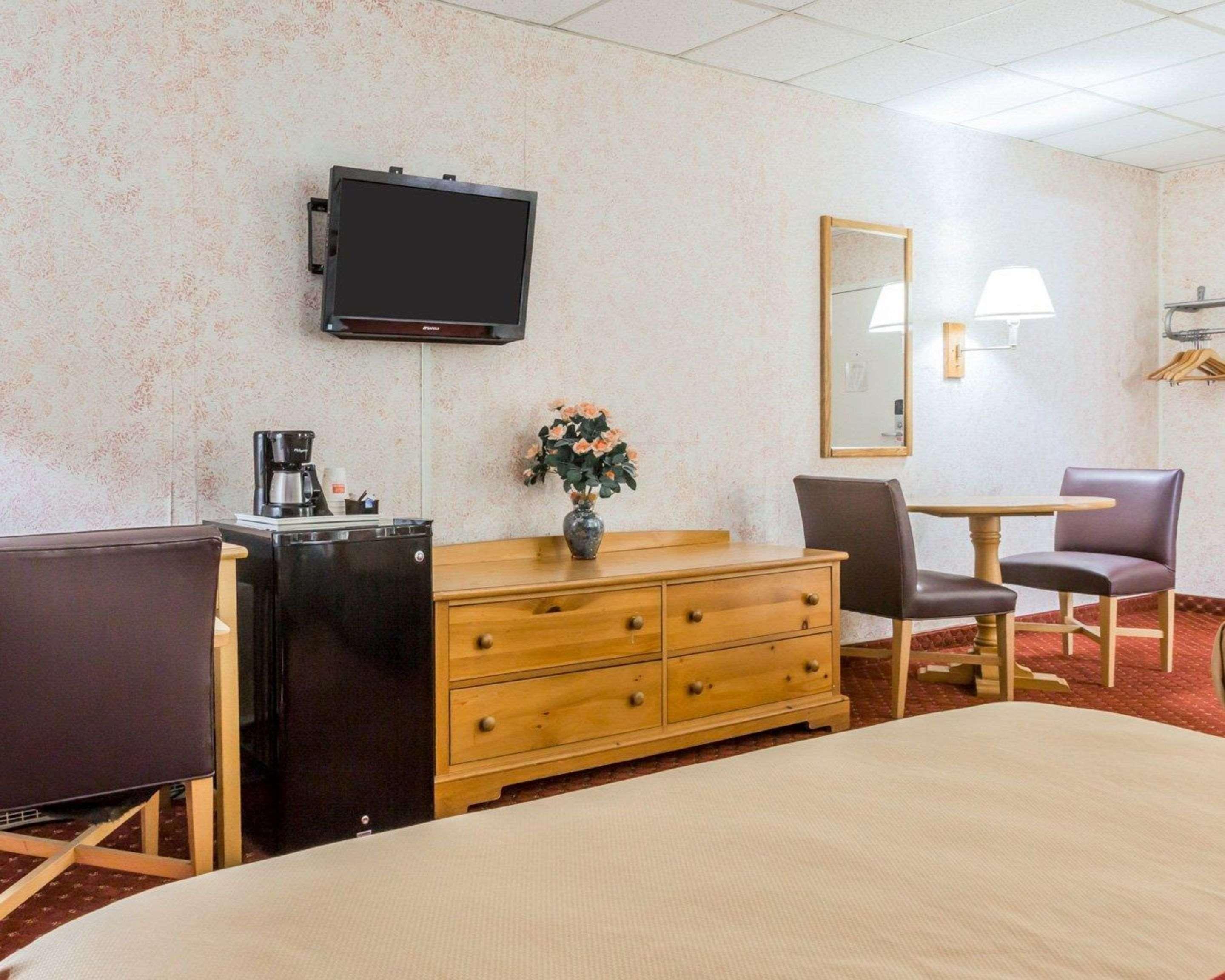 Econo Lodge Stewart International Airport New Windsor Bagian luar foto