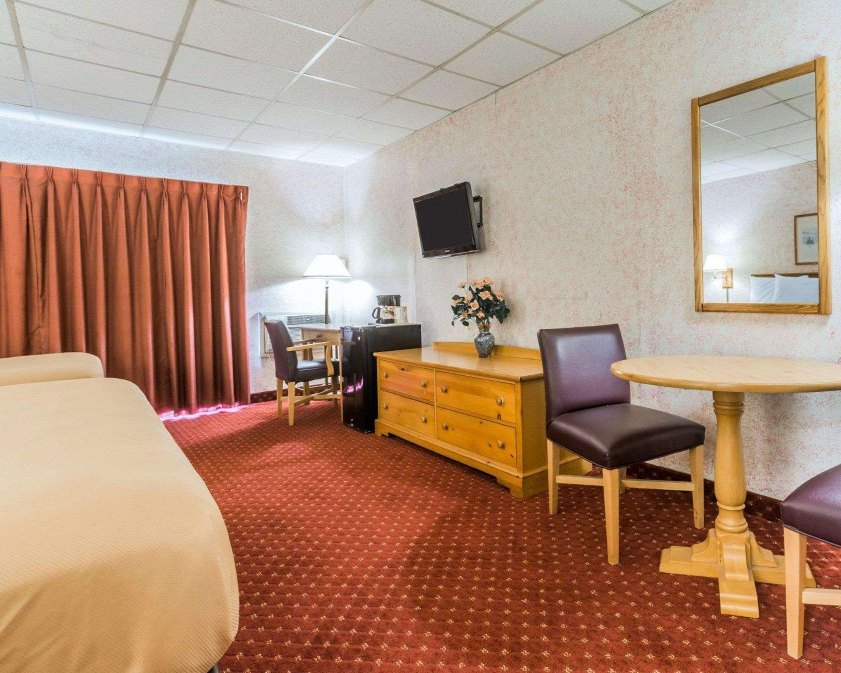 Econo Lodge Stewart International Airport New Windsor Bagian luar foto