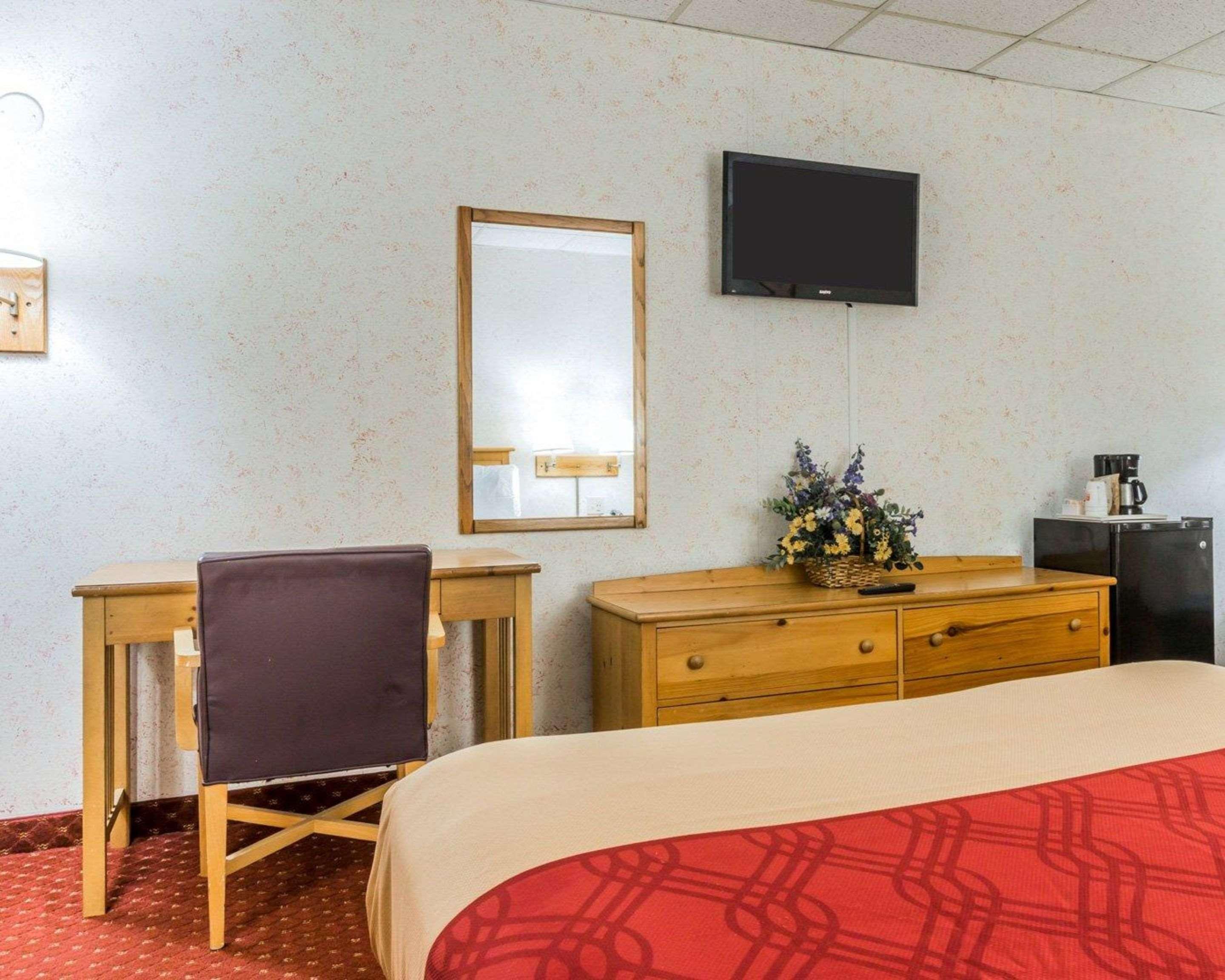 Econo Lodge Stewart International Airport New Windsor Bagian luar foto