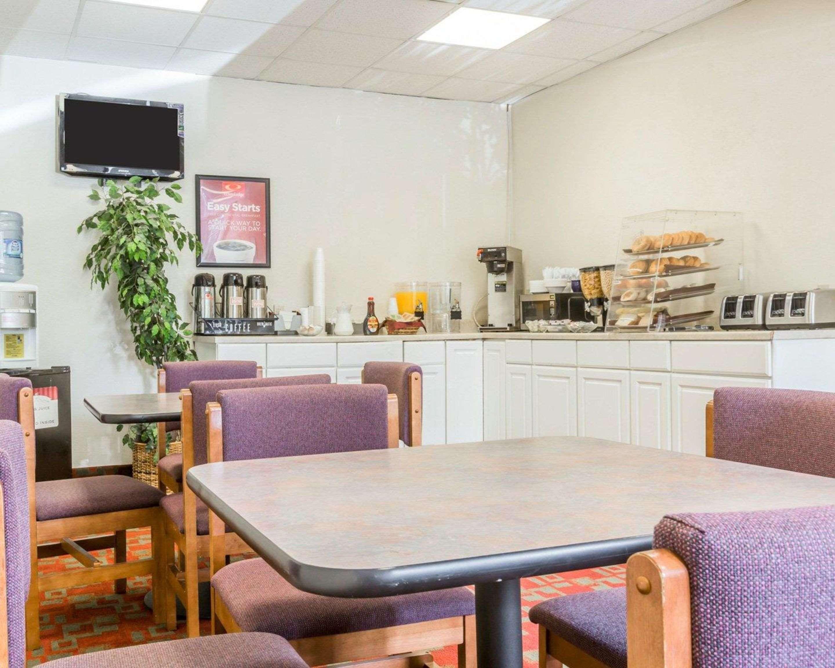 Econo Lodge Stewart International Airport New Windsor Bagian luar foto
